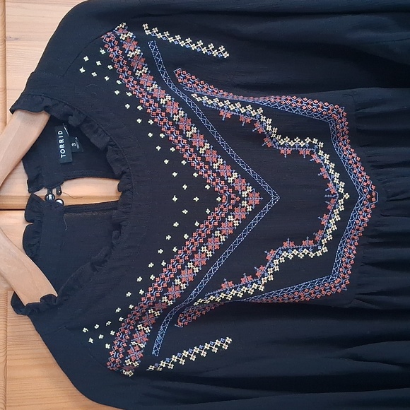 Torrid Black Crinkle Embroidered Peasant Long Sleeve Blouse Size 3X - Picture 4 of 11
